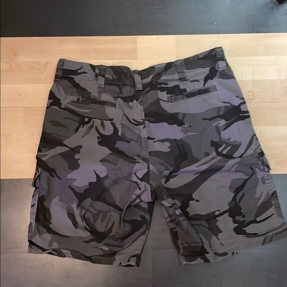 ©️Wrangler Authentics™️ Camouflage Cargo Shorts size 36w NWoT - Picture 3 of 4